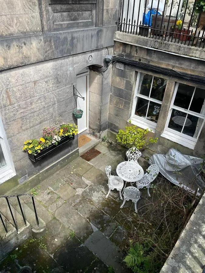 Fantastic Central 3 Double Bedrooms 2 Bathrooms Garden Apartment Sleeps 6 Edinburgh Großbritannien