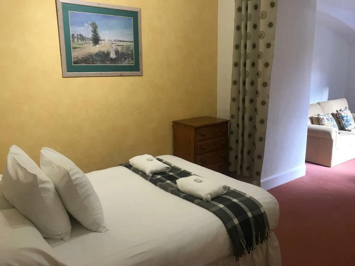 Fantastic Central 3 Double Bedrooms 2 Bathrooms Garden Apartment Sleeps 6 Edinburgh