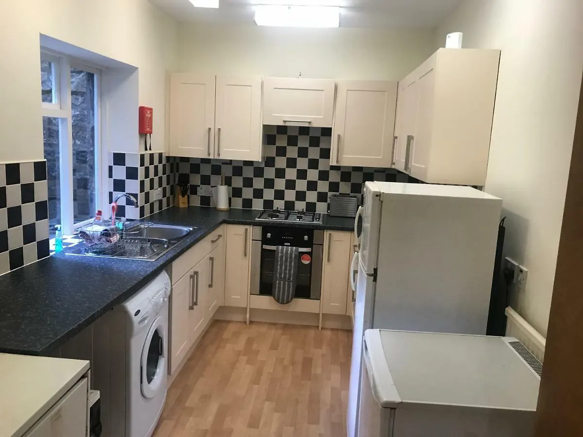 Fantastic Central 3 Double Bedrooms 2 Bathrooms Garden Apartment Sleeps 6 Edinburgh