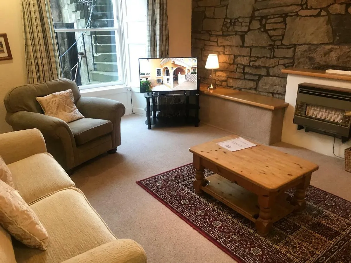 Fantastic Central 3 Double Bedrooms 2 Bathrooms Garden Apartment Sleeps 6 Edinburgh